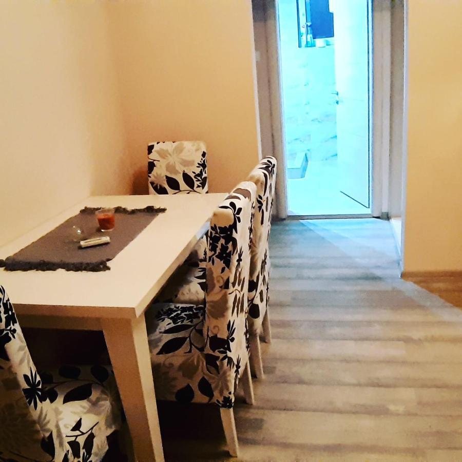 Lux Apartman Čačak Esterno foto