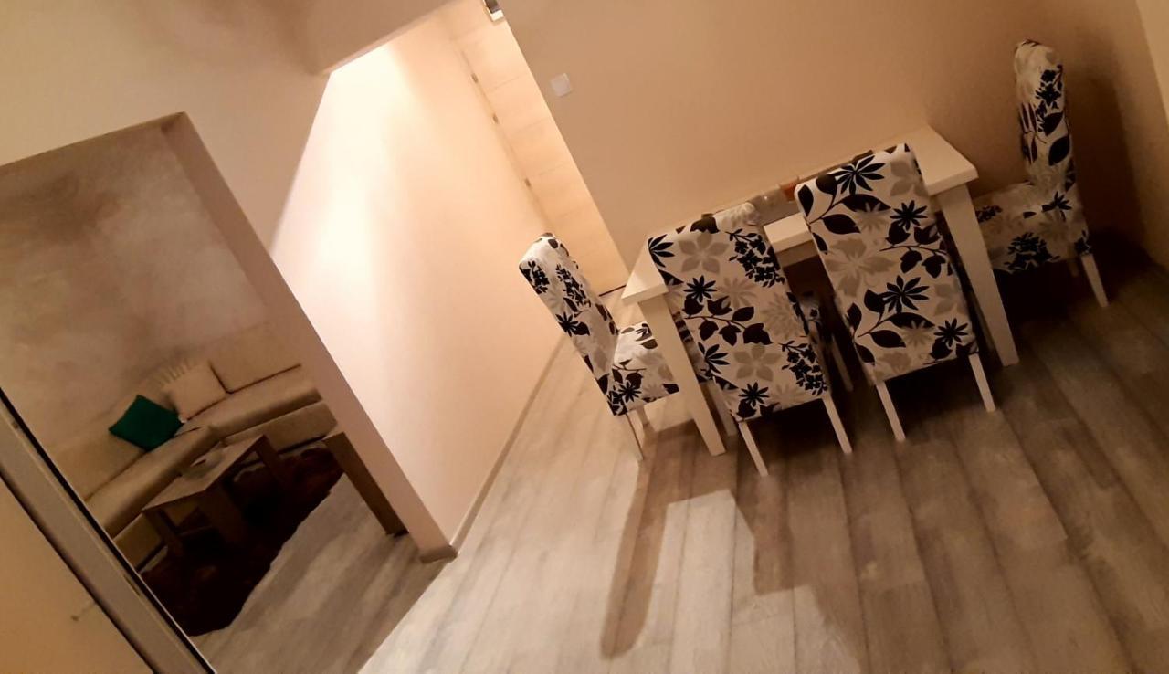 Lux Apartman Čačak Esterno foto