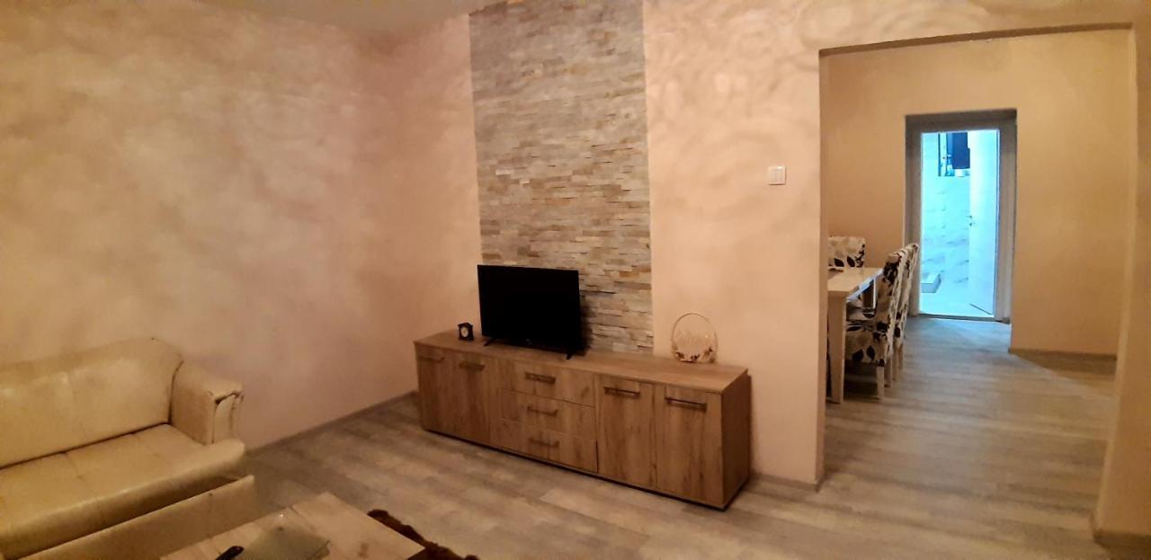 Lux Apartman Čačak Esterno foto