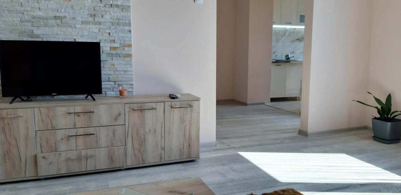 Lux Apartman Čačak Esterno foto