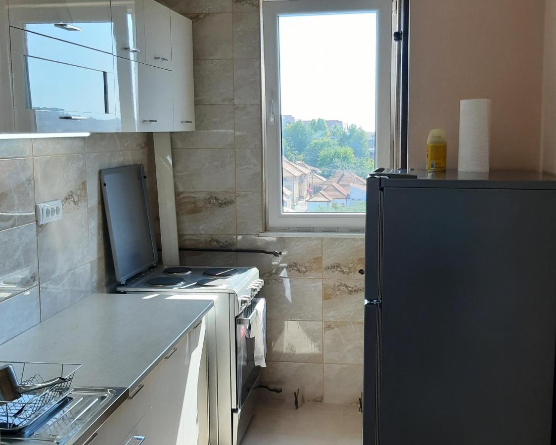 Lux Apartman Čačak Esterno foto